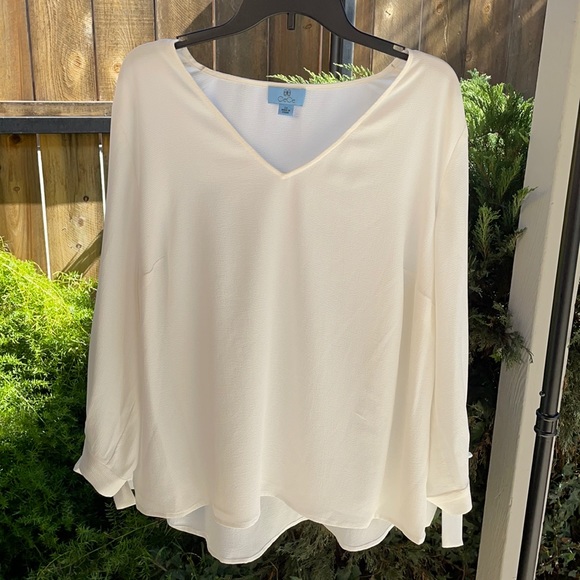 CeCe Tops - SALE 🔥 Cece v neck tie cuff blouse